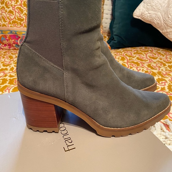 COPY - Lug sole stacked heel suede ankle boots - Picture 3 of 7